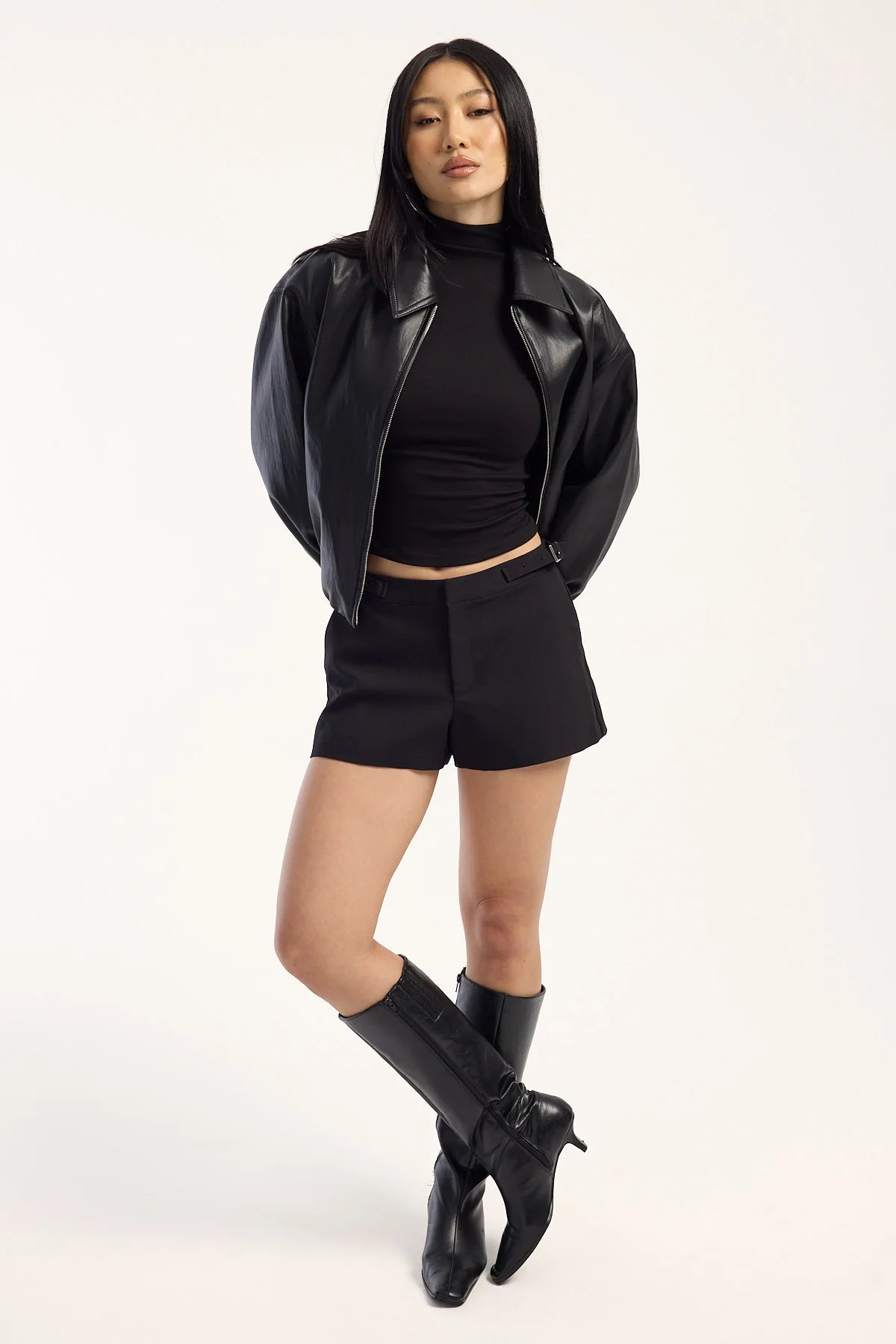Perfect Stranger Giselle Mid Rise Shorts Black