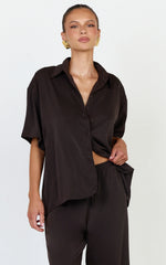 Robyn Shirt - Button Front Short Sleeve Shirt in Chocolate